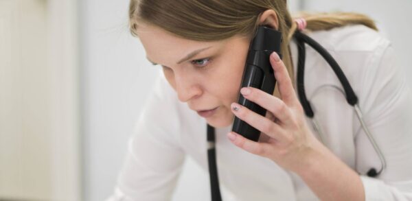 L'importance de la communication pour une prise en soin plus efficiente vision comparée avec le transport aérien